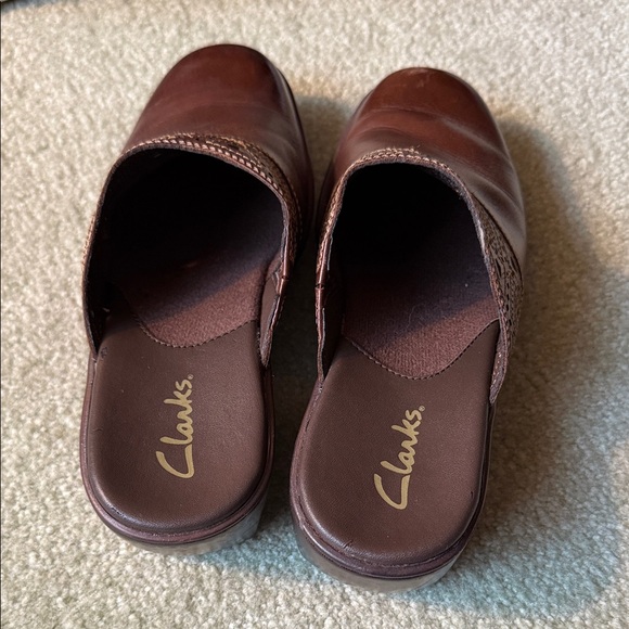 Clarks Women’s Dark Brown Leather Loafers - Picture 6 of 7